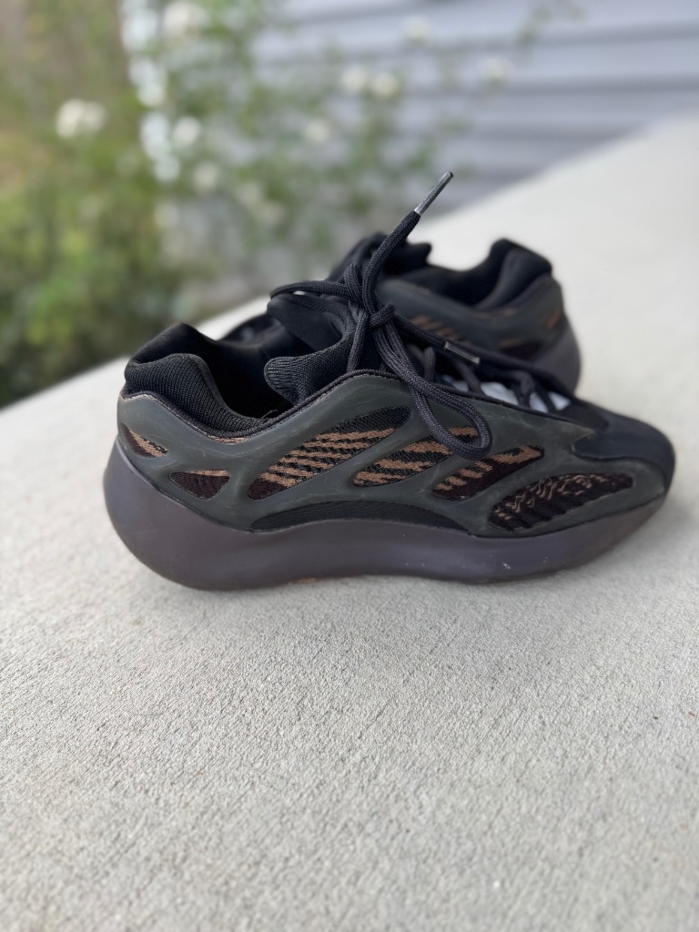 Yeezy 700 V3 Clay Brown Mens Size 8.5